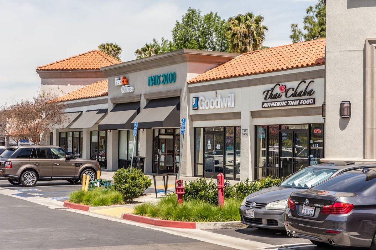 El Camino Shopping Center, Woodland Hills, CA 91364 - Retail Space | Regency Centers