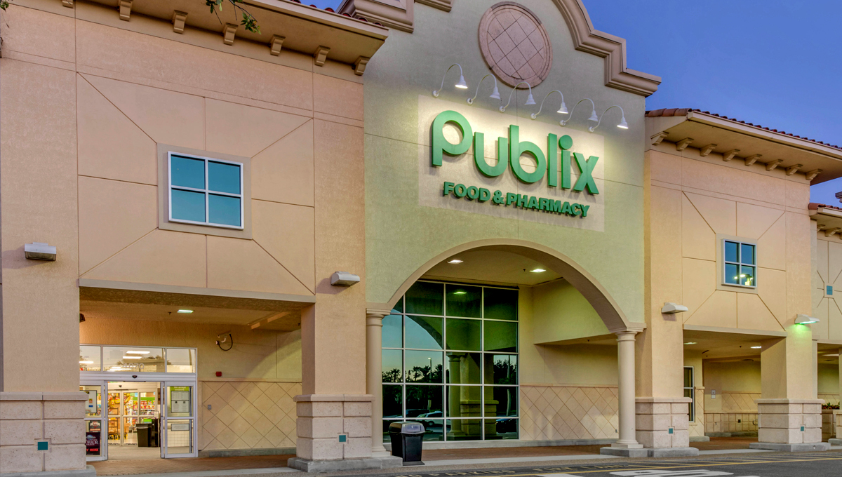 Picture of the storefront of a Publix grocery store.
